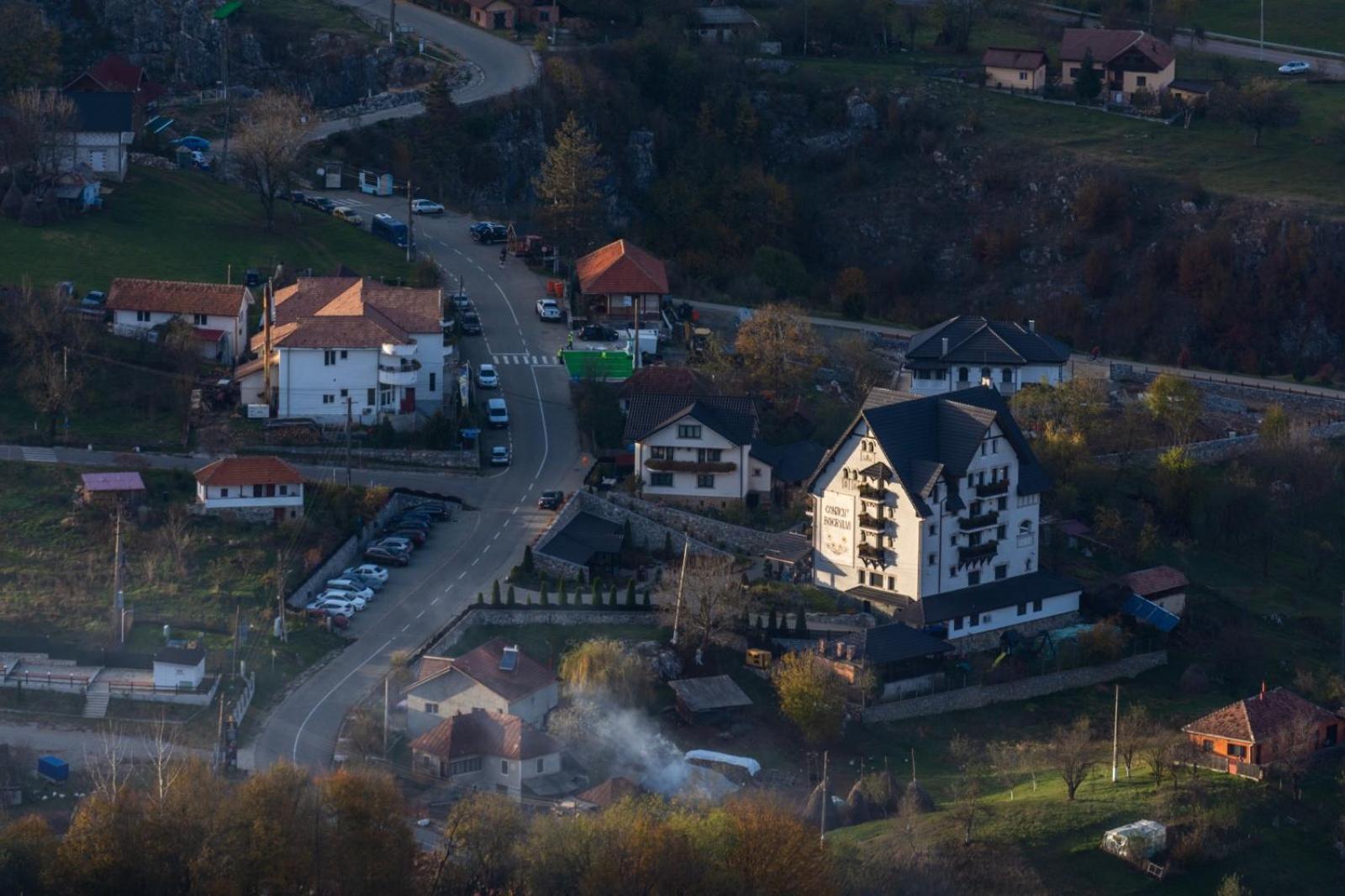 Готель Conacu' Boierului Ponoarele  Екстер'єр фото